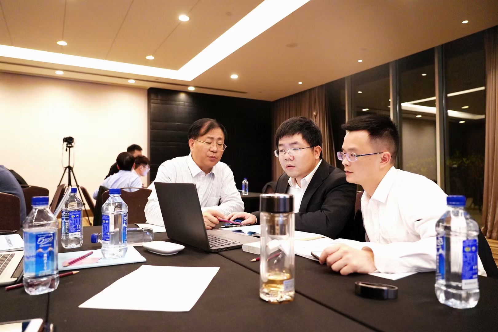 余世勇老师3月30号给某涂料公司讲授《非财务经理的财务管控》沙盘演练课程圆满结束