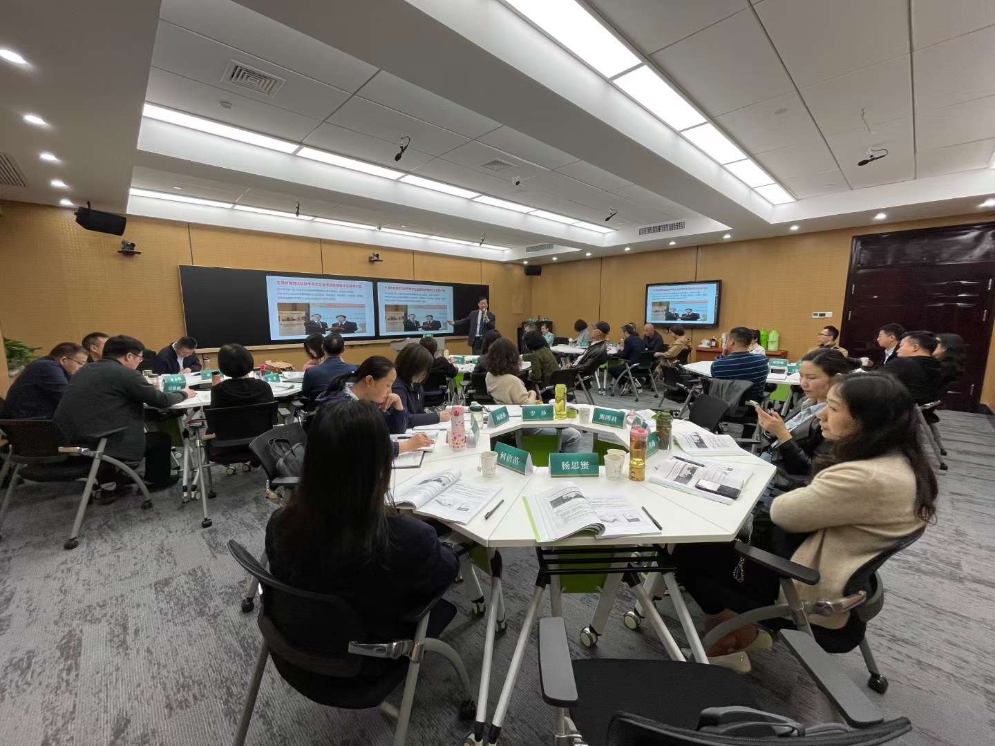 余世勇老师4月20号为湖北某烟草公司讲授《成本管控与流程再造》课程圆满结束