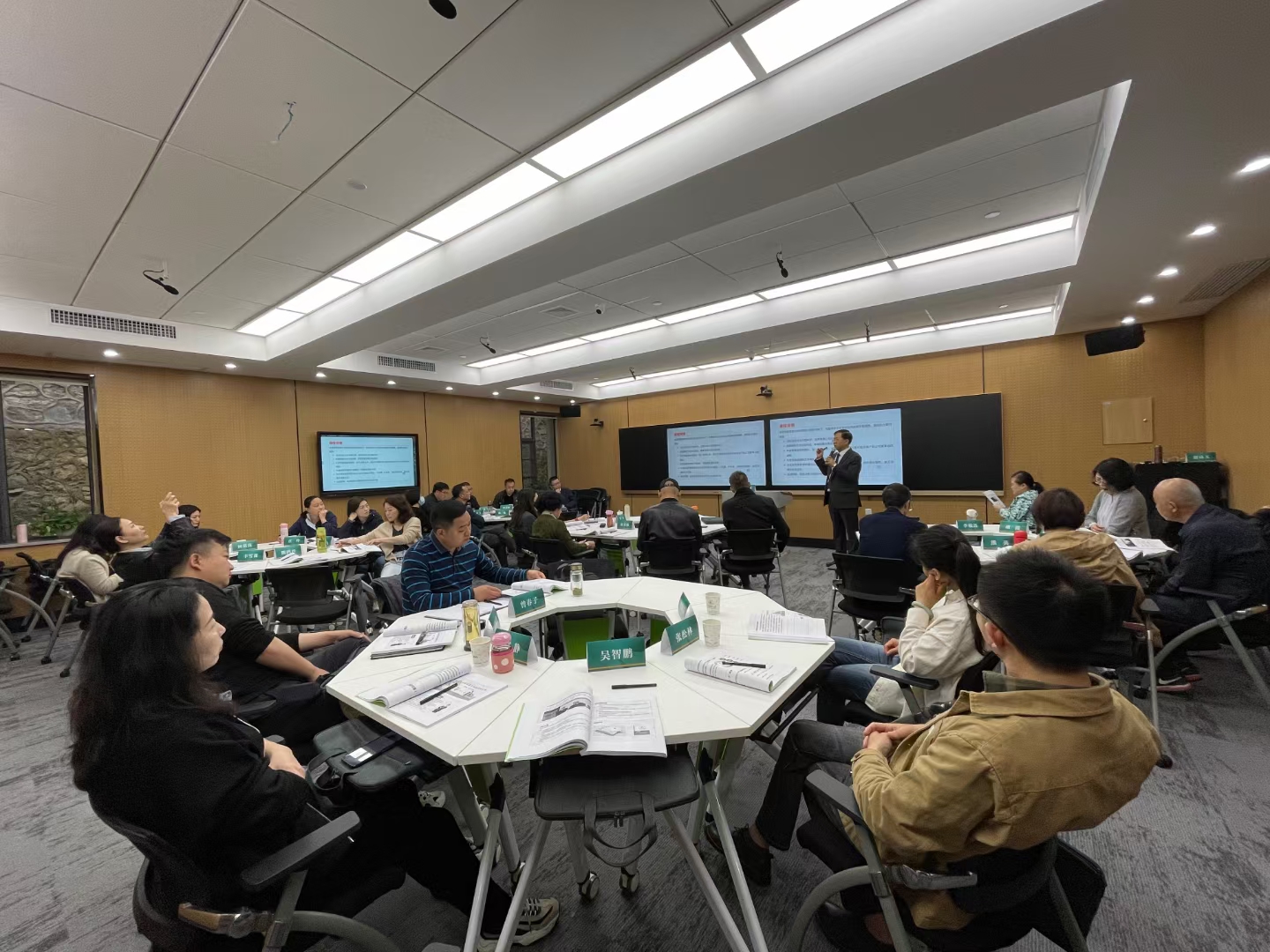 余世勇老师4月20号为湖北某烟草公司讲授《成本管控与流程再造》课程圆满结束