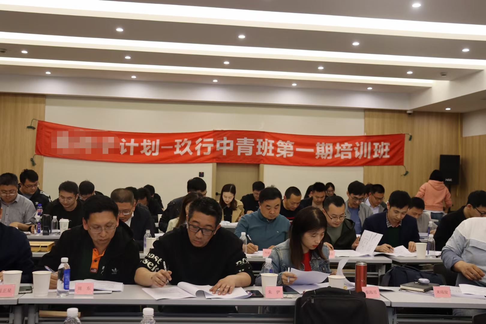 余世勇老师4月18号为上海某能源科技公司讲授《企业成本管理与控制》课程圆满交付