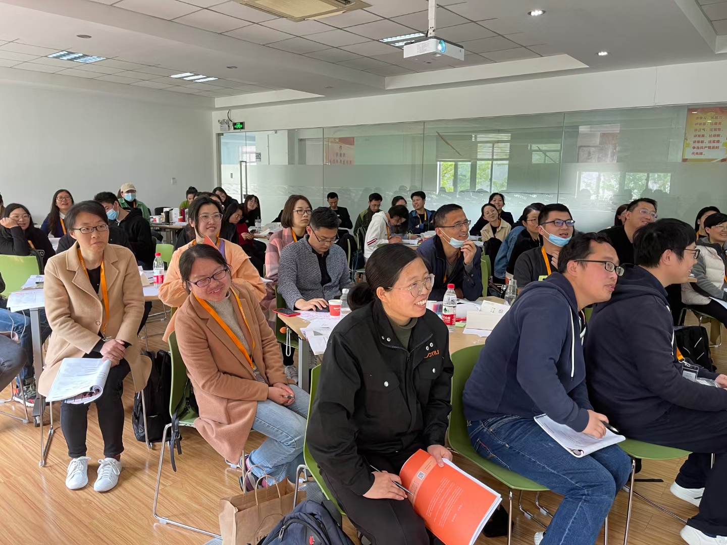 余世勇老师4月15-16号为上海某电器公司讲授《非财务人员的财务管理》课程圆满结束