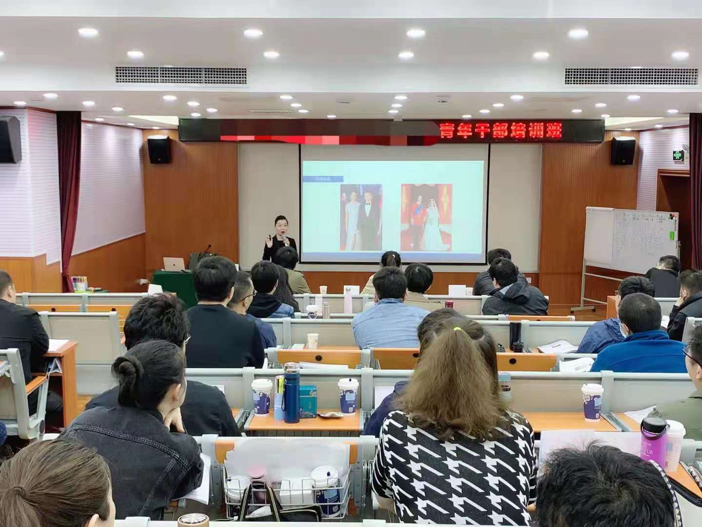 4月16日-17日，张坤（Queen）老师为酒店和物业公司的中层青年干部做礼仪培训，课程圆满结束