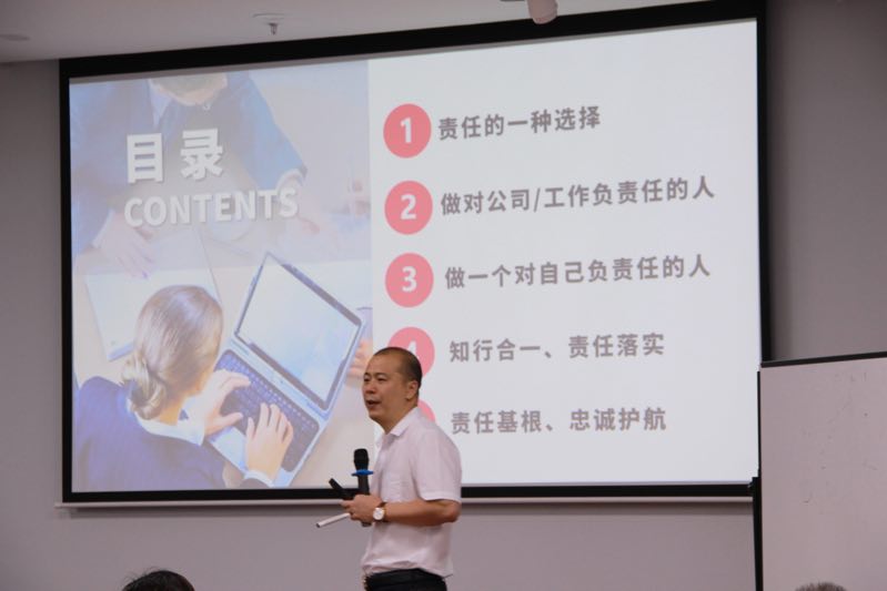吴湘洪老师7月11日南通讲授《拥抱责任，拒绝借口——让责任落实更到位》200人的公开课圆满结束!  