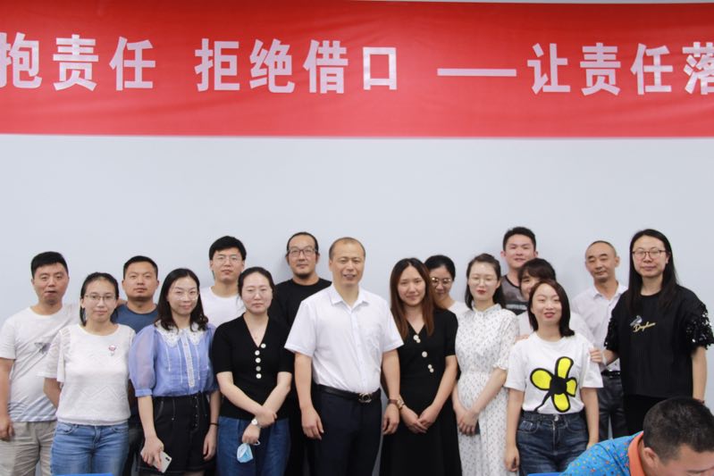 吴湘洪老师7月11日南通讲授《拥抱责任，拒绝借口——让责任落实更到位》200人的公开课圆满结束!  