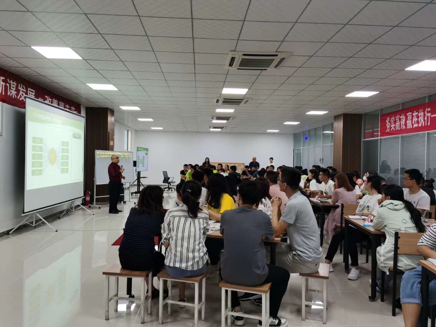 杨学军老师7月10日为青岛某食品企业讲授《6s长效导入》课程结束