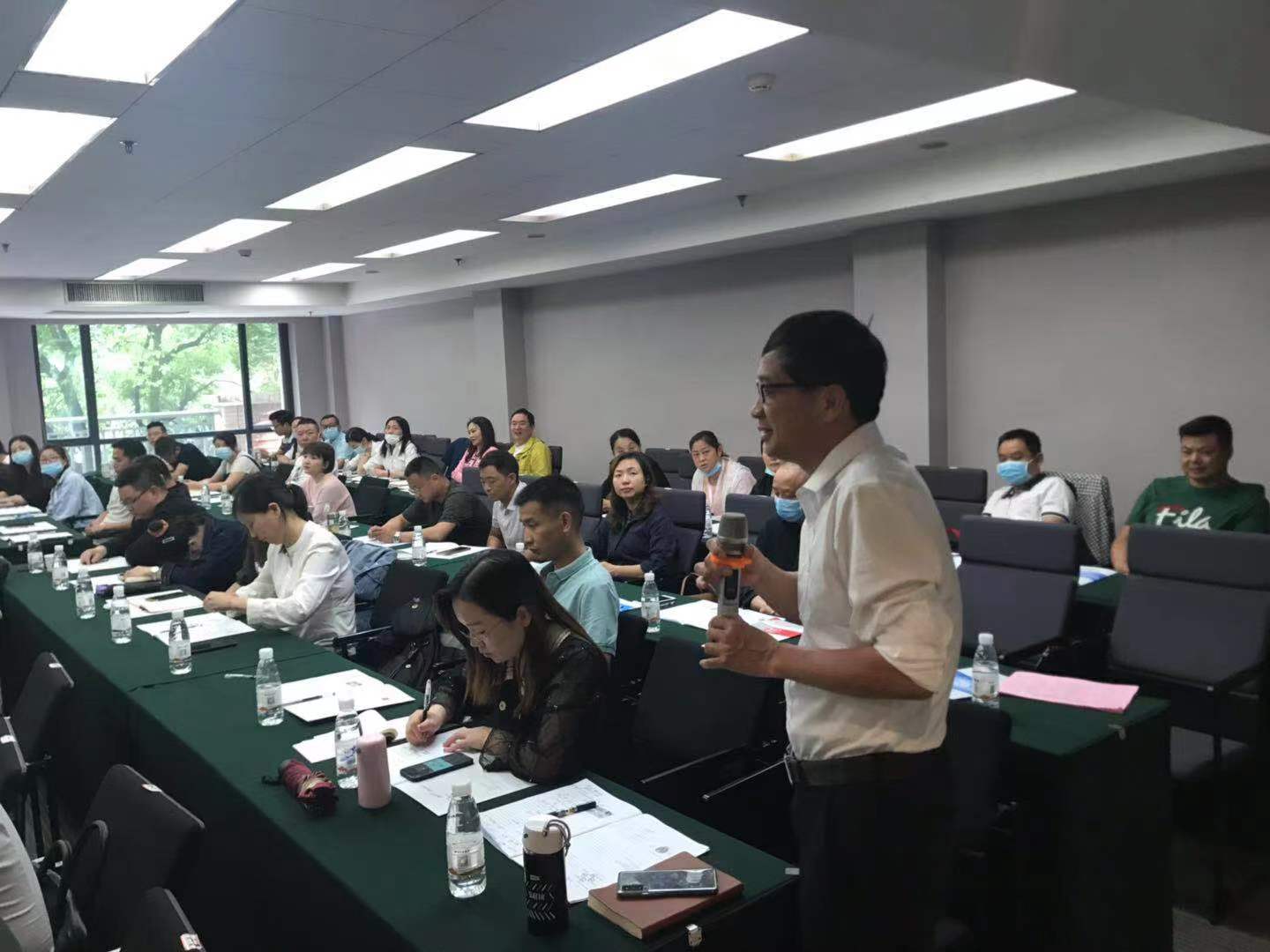 5月15日，吴越舟老师在宜昌公开课《华为营销铁军的密码》向标杆学习，走得更快，更远！