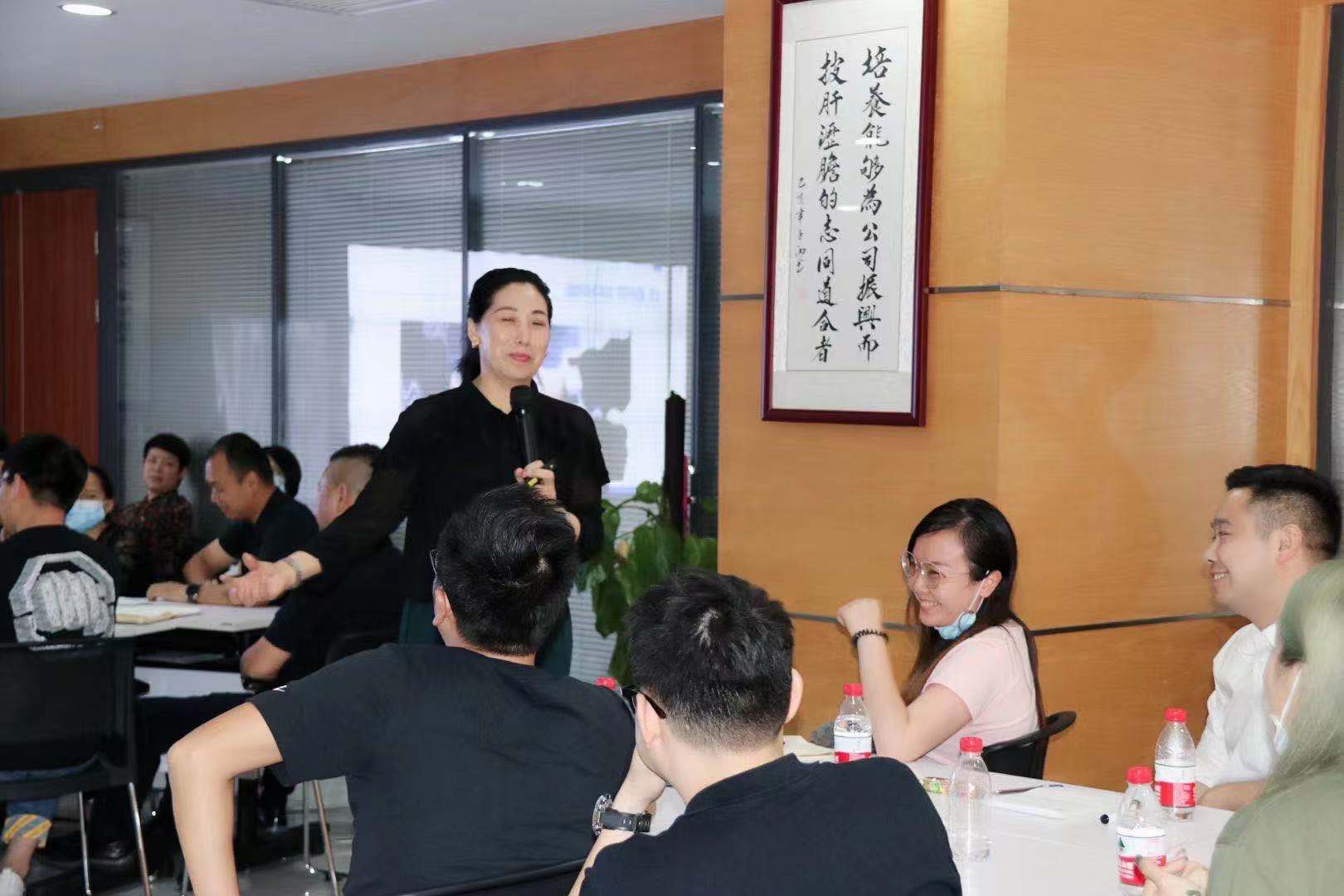 和平坤老师为深圳百佳华百货公司讲授《核心人才心力提升训练》课程圆满成功！