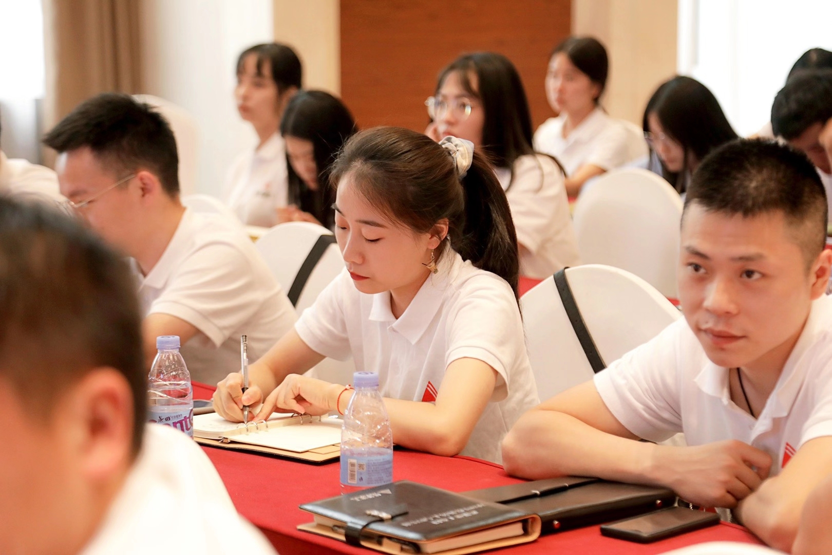 8月27日陈西君老师给成都建工集团新员工讲授《高效能职场人士的七项修炼》培训圆满结束！