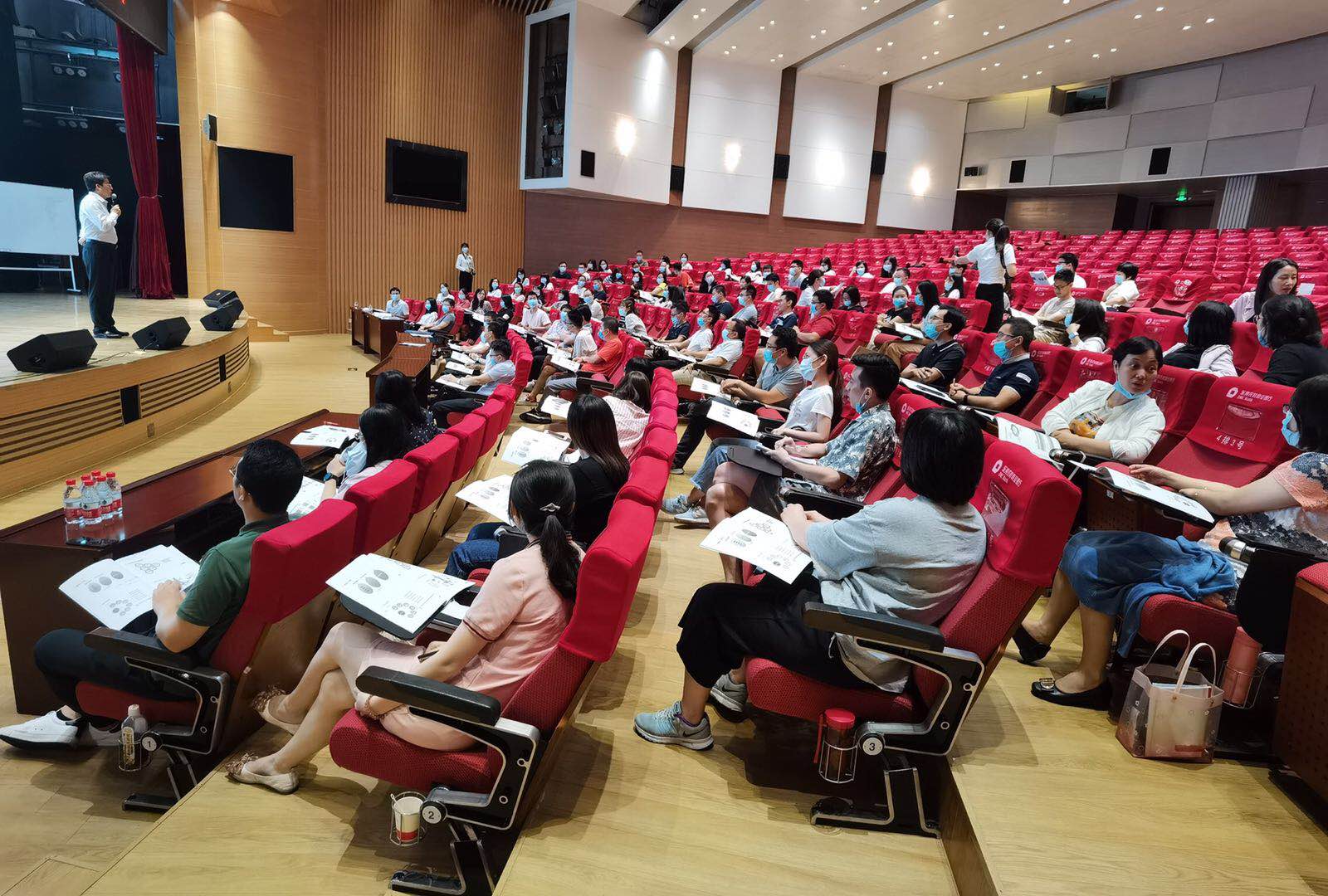 杨文浩老师-8月农村商业银行讲授《竞聘者综合技能提升》课程