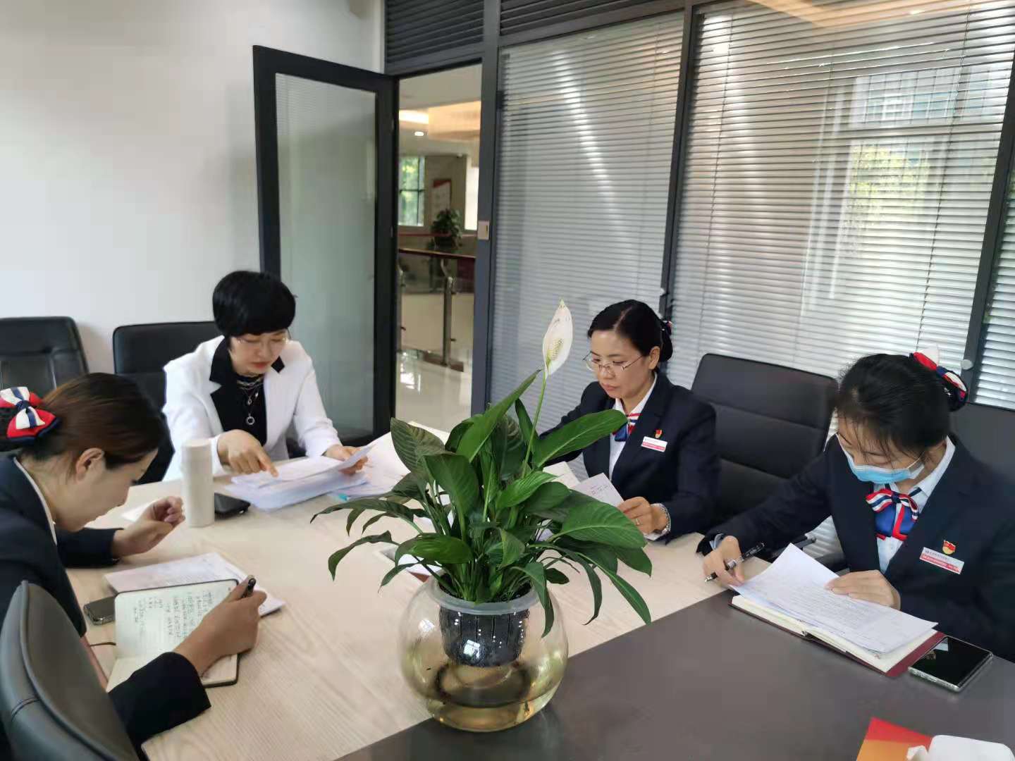 4月13~14日，【周云飞老师】为昆明某联社进行《四星网点创建》第二轮专题辅导培训圆满结束
