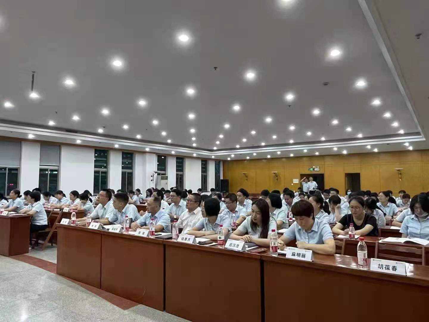 5月9日.周云飞老师为建设银行讲授最后一期《银行网点服务礼仪及标准化服务流程》圆满结束