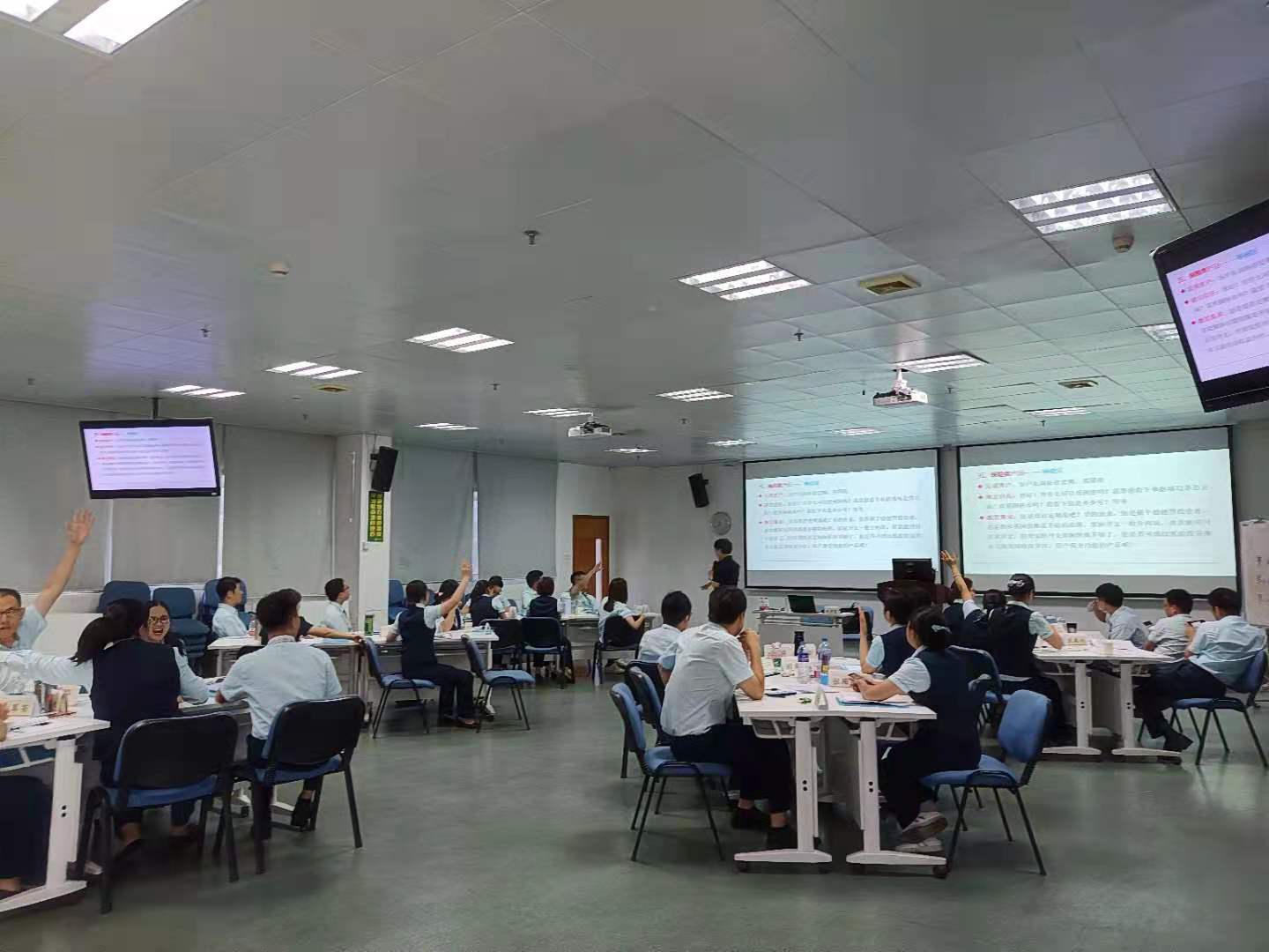 5月12日.周云飞老师为深圳邮政银行讲授《转型后厅堂营销技能提升》获得学员和行方领导高度好评！