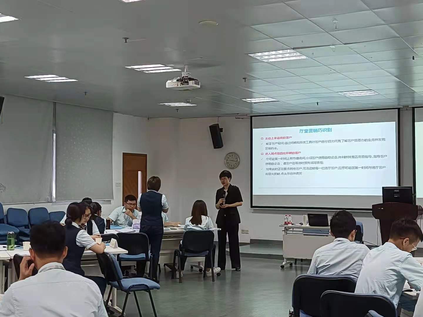 5月12日.周云飞老师为深圳邮政银行讲授《转型后厅堂营销技能提升》获得学员和行方领导高度好评！