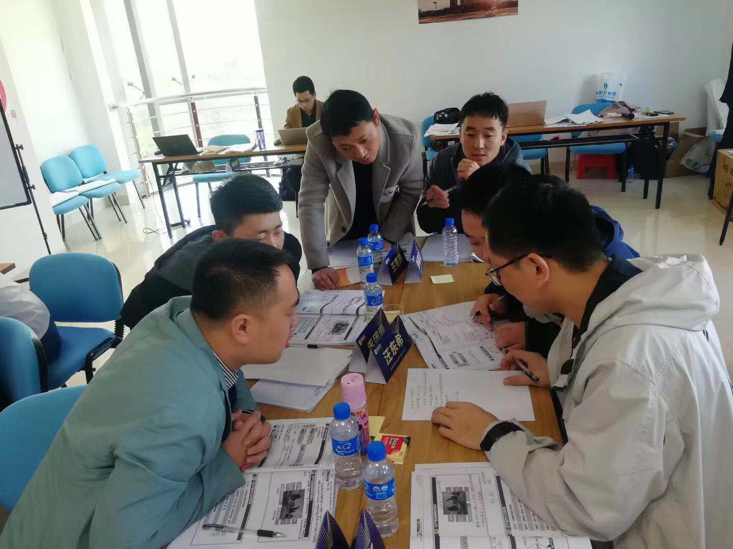 陶建科老师12月10-11日在龙岩给某矿业集团讲授《生产计划与调度管理》课程圆满结束！
