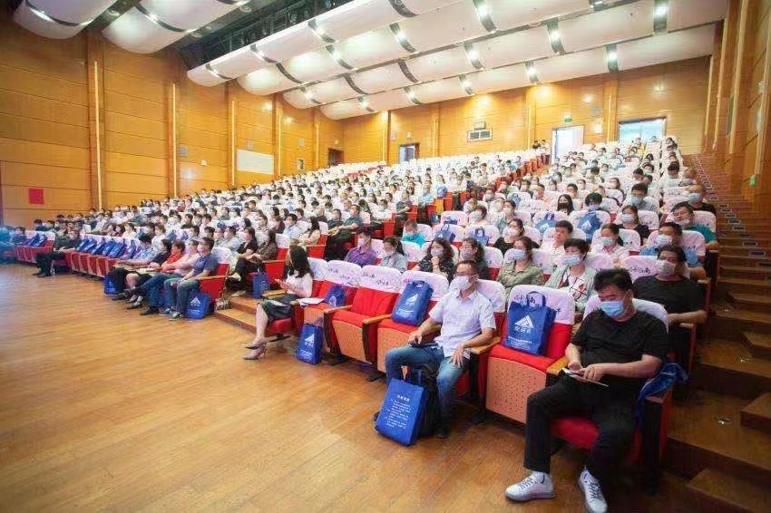 6月4日邹军老师来到南丰为近400位学员讲授《习近平总书记关于安全生产重要论述》课程圆满结束！