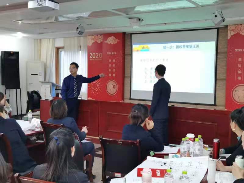 杨楠老师11月21日在重庆给某农商行讲授《卓越中层的进阶八步曲》课程圆满结束
