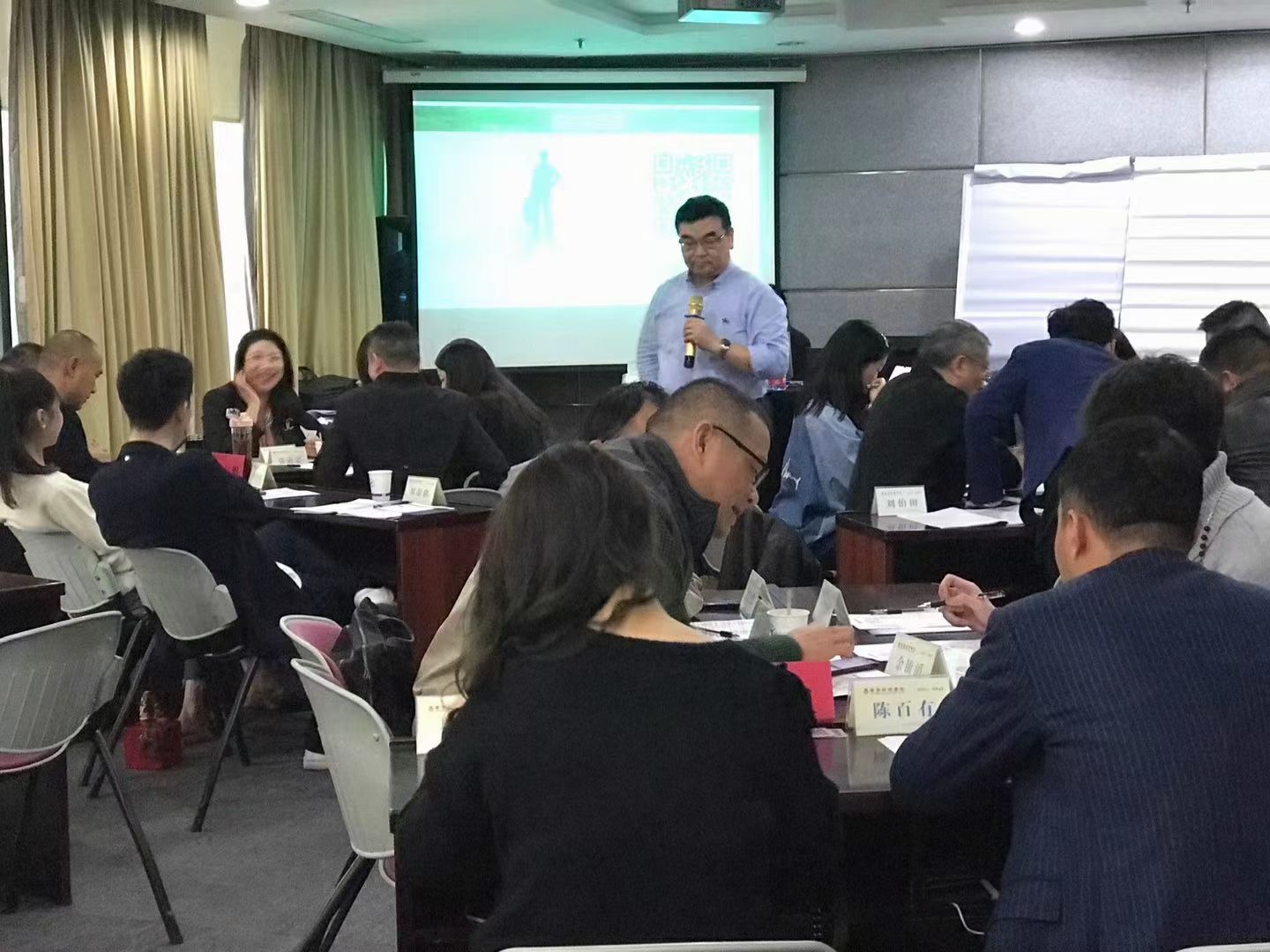 【何昉祎老师】2020年11月21日为杭州讲授《 非财务经理的财务管理》总裁班课程圆满结束！