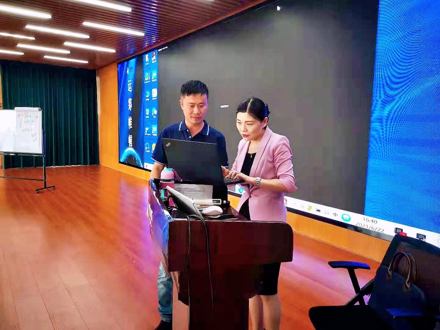 6月22-23日，黄俊敏老师为中粮油西部区内训师开展第二阶段项目