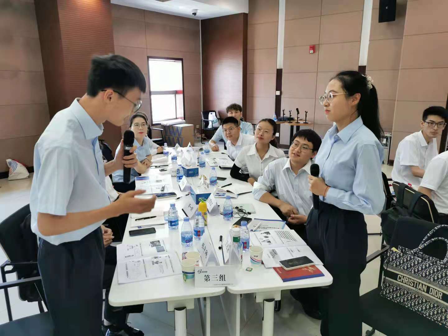 倪莉老师7月8日为浦发银行新员工分享《职业素养与金融消保解读》课程圆满结束！