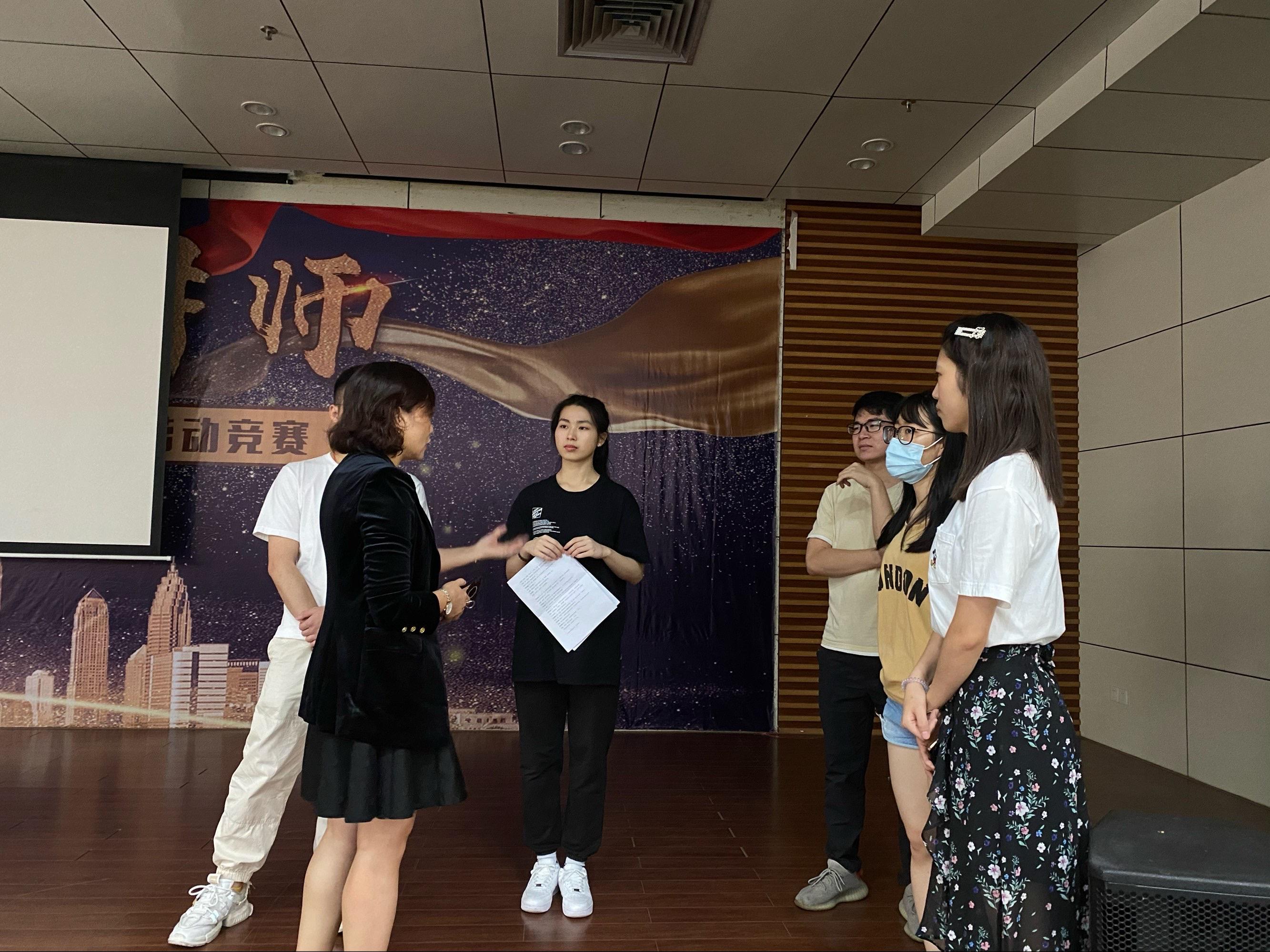 【倪莉老师】8月28-29日为湛江建行做《“从心出发，服务100” 网点厅堂服务竞赛》圆满结束！