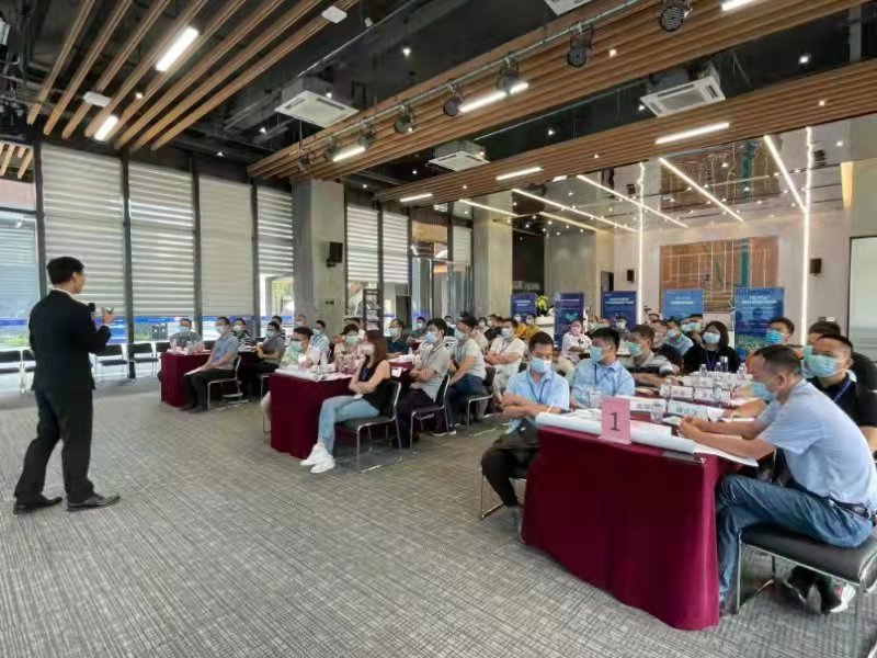9月3日，戴老师受邀中山市小榄商会讲授《创新思维与分析问题》的课程