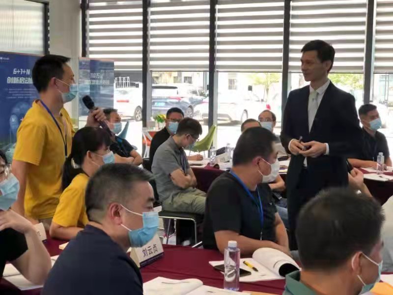 9月3日，戴老师受邀中山市小榄商会讲授《创新思维与分析问题》的课程