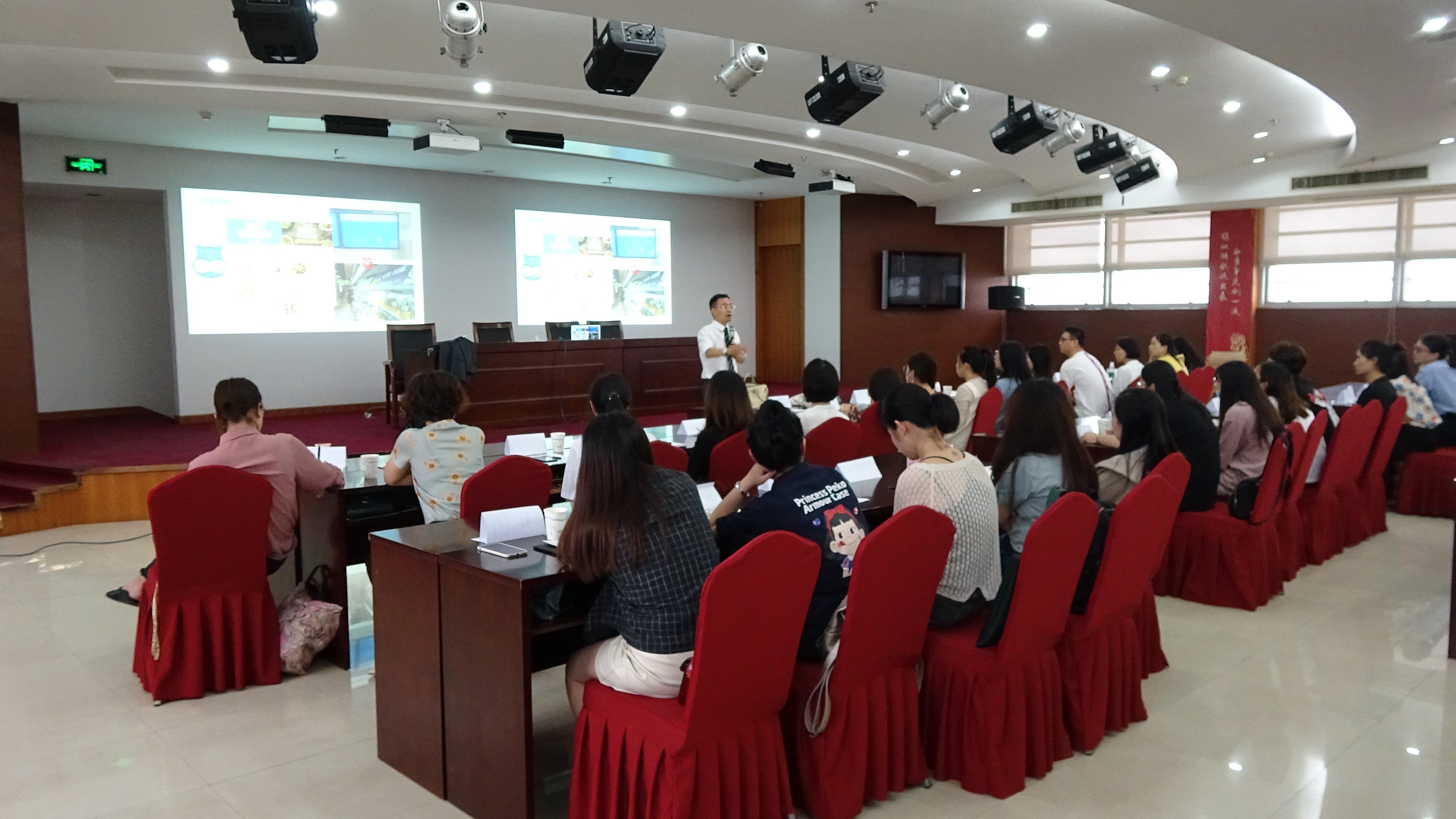 刘影老师6月22-25号3天为宁波国家电网讲授《门店销售技巧》的