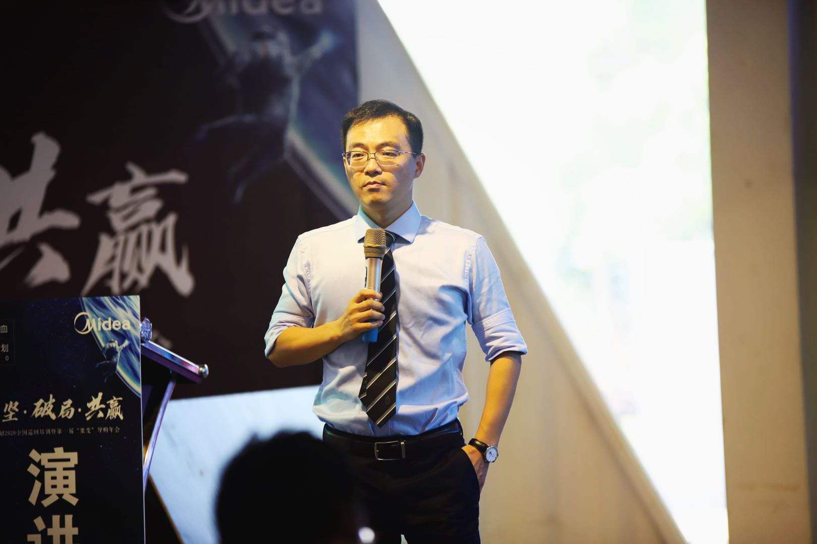 刘影老师9月16号受邀为南宁美的全国轮训讲授《门店销售》课程圆满