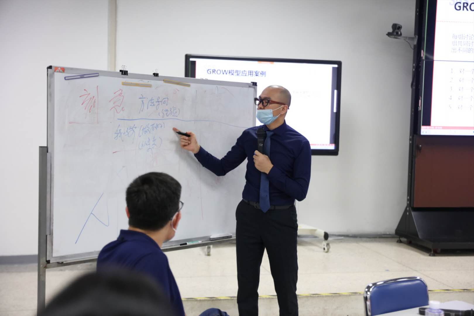 何峰老师7月18日为某保密技术检查站讲授《全员执行力提升》