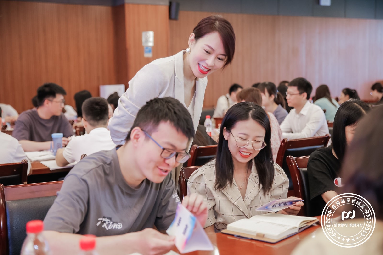 【王晓茹老师】7月15日受邀为某银行讲授《情绪管理及高效沟通》新员工迎新课程圆满结束！！！