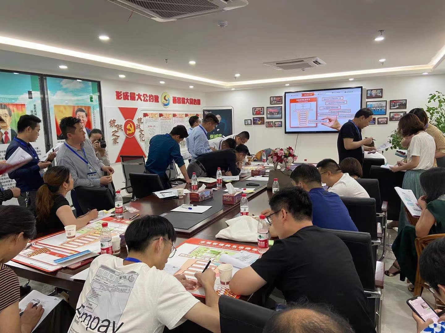 【张诚忠老师】 6月18日，给企业家和中高层管理干部带来精彩《卓越管理者的五项修炼》公开课圆满交付