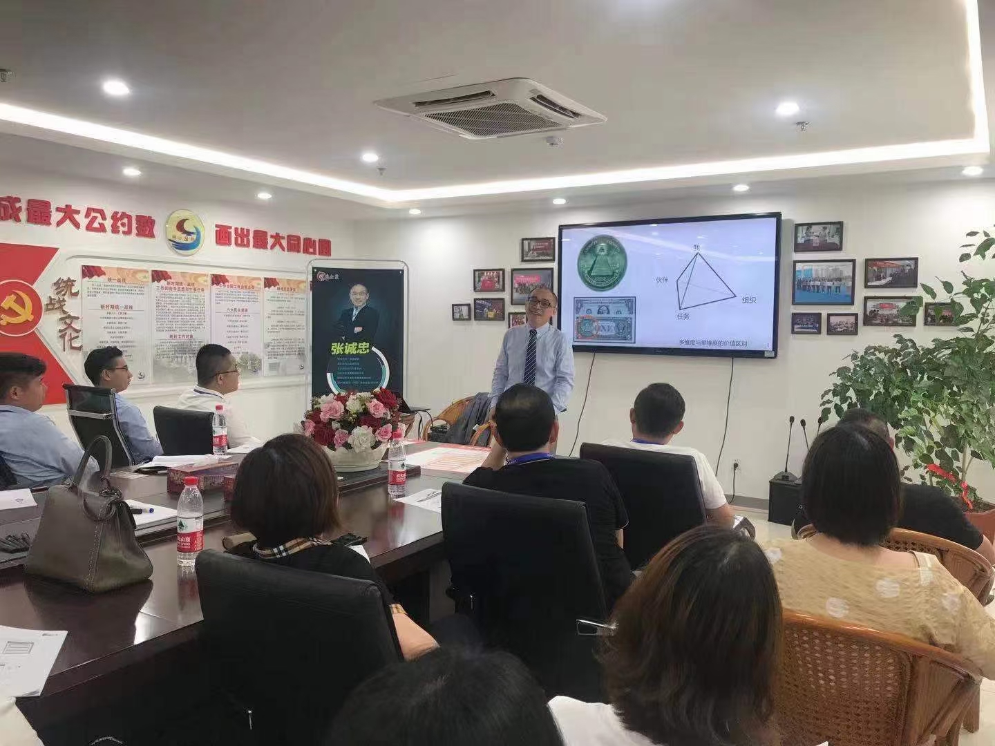 【张诚忠老师】 6月18日，给企业家和中高层管理干部带来精彩《卓越管理者的五项修炼》公开课圆满交付