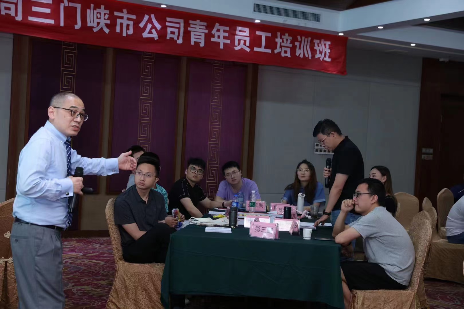 【张诚忠老师】 6月26日，给某烟草局青年员工带来精彩《创新管理与目标执行沙盘模拟》课程圆满交付