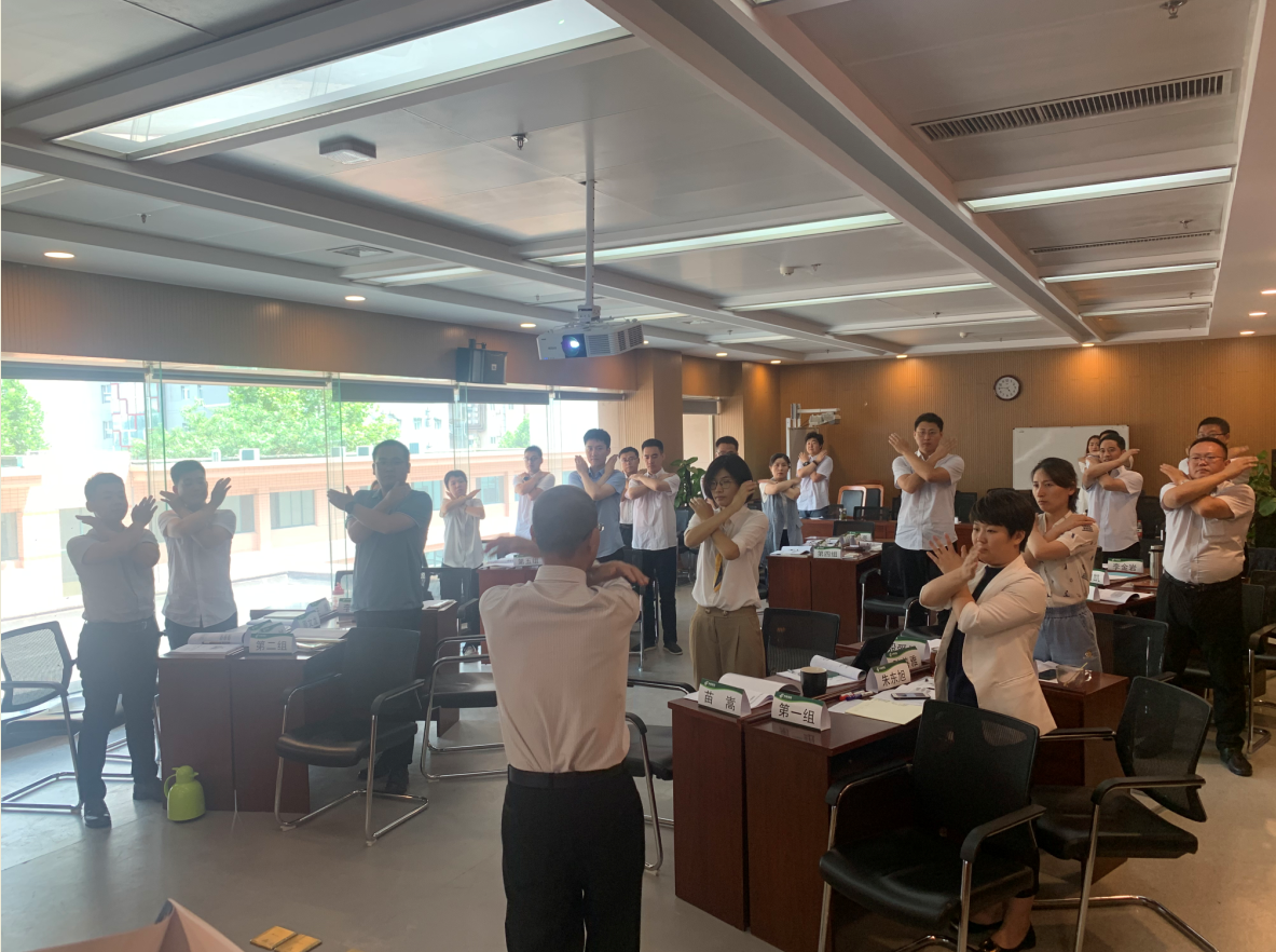 李世源老师7月5日给 中邮人寿山东分公司讲授《职场高压管理》课程圆满 结束！