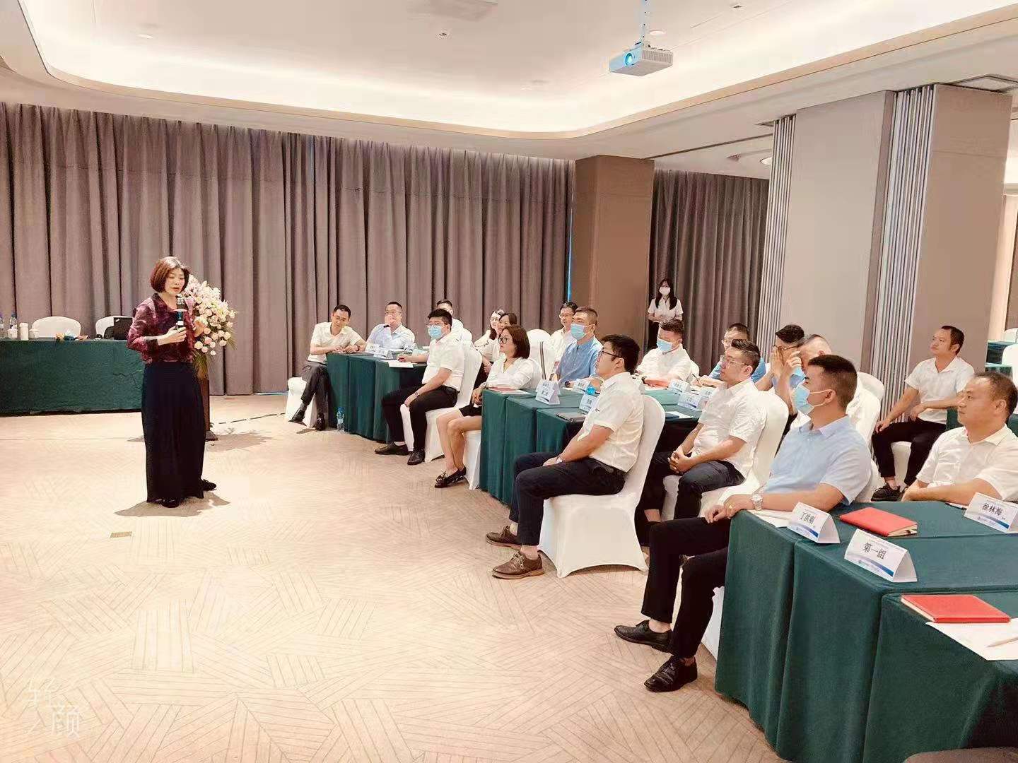 2021年8月4日，严红艳老师于贵州为某保险公司讲授《心动力高效能团队建设》取得圆满成功